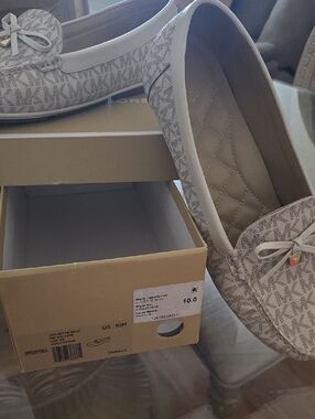 Michael Kors Vanilla Logo Bow Driver Loafers